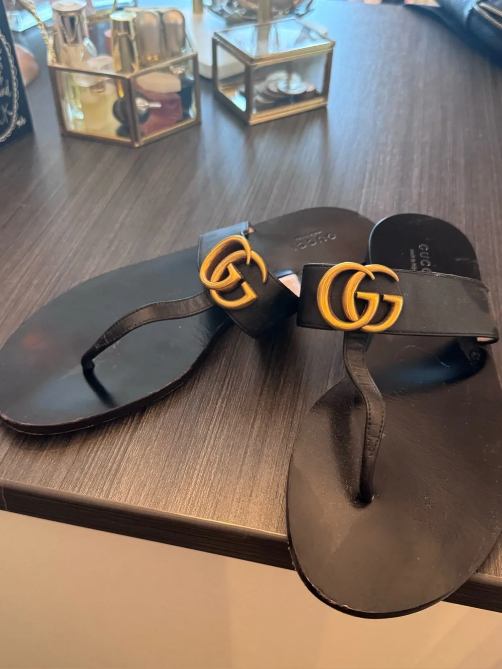 Gucci Black Leather Thong Sandals with Gold Double G - Picture 1 of 3